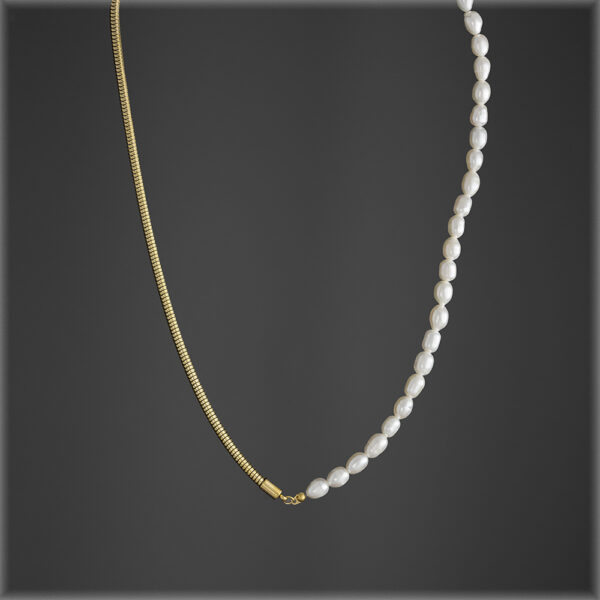 Minimalist Freshwater Pearl Necklace