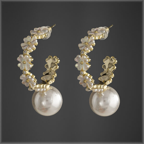 Petal feature Pearl Hoop Earrings